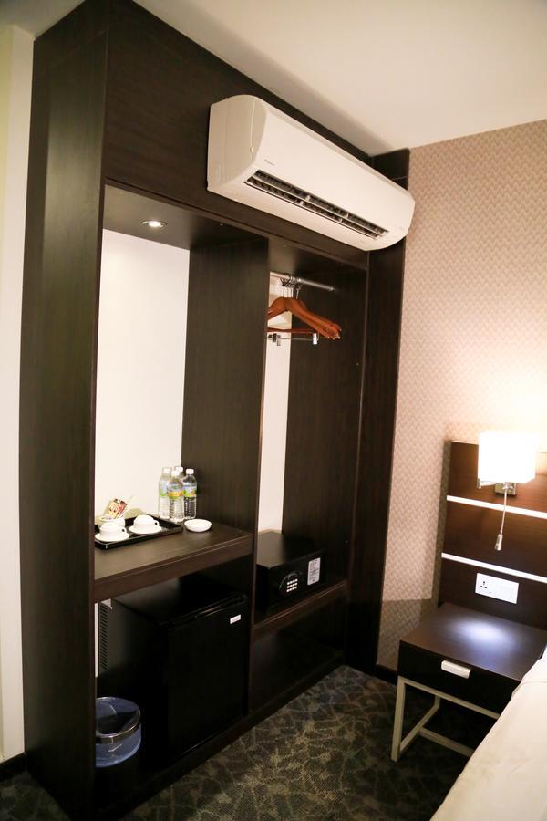 K Garden Hotel Parit Buntar Bagian luar foto
